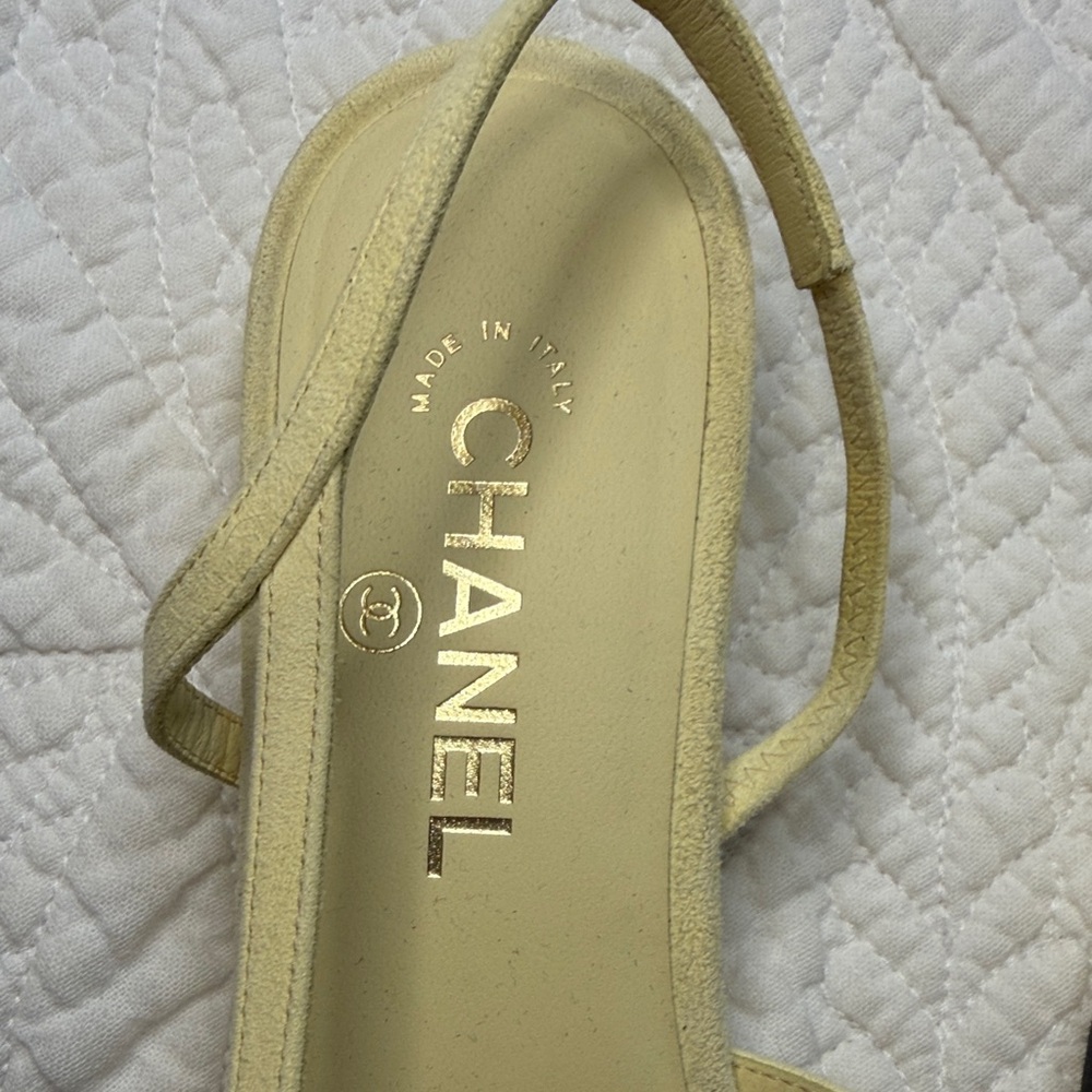 CHANEL Women's Yellow and Black Slingbacks size 42 - Picture 2 of 3
